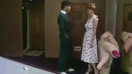 العبد ذو الشعر الأحمر ينتشي خلال جلسة بدسم سكس ام عربي جميلة