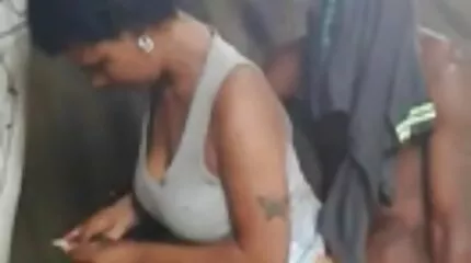 أخذ مفلس حمام بخار ومارس سكس برازيلي امهات الجنس من قبل متخنث.