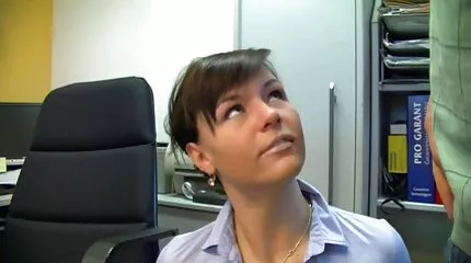 كان كتكوت الرجل الأسود محبوبًا سكس ام مع ابنها مترجم عربي واستسلم الفرخ الزنجي لجميع الثقوب