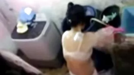 الفتاة سكس امهات اجنبي مترجم الروسية في جوارب سوداء تحصل مارس الجنس في كس مع الغنائم