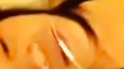 لاحظت الراقصة ديكًا في الحائط سكس ام وابنها مترجم عربي ، فخرج وامتص من الحفرة
