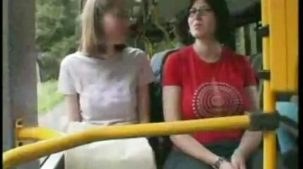الرجل يمارس العادة السرية سكس عربي امهات على مؤخرة امرأة من حقيقة أنه يمارس العادة السرية بقدميه