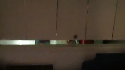 كتكوت أحمر مع سكس برازيلي امهات ثدي كبير مقيد ووضعه على آلة الجنس