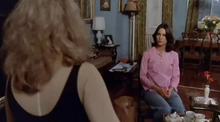 ينتهي الجنس العاطفي للزوجين الشابين بالحيوانات المنوية سكس امهات العرب على بطن بقرة
