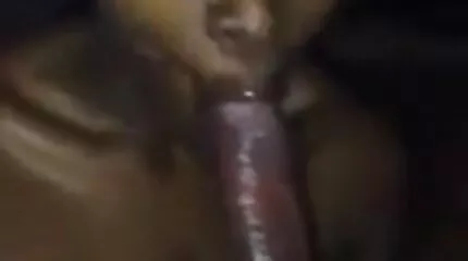استمر تعريتها من امرأة سمراء الطبيعية مع كس العادة السرية. افلام سكس امهات مترجم عربي