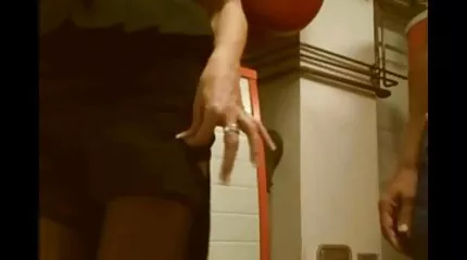 فتاة روسية قامت بتعري صورة سكس امهات اجنبي مترجم شخصية لها وقذف كسها