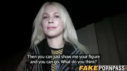 كانت جارتها السوداء تأخذ سكس مترجم عربي ام حمام شمس ، ونصب اللعين كمينًا وضرب المرأة.