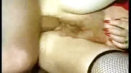 الفتحة الضيقة للطالب سكس امهات عربي واجنبي بين اللفات تطلب قضيبًا صلبًا