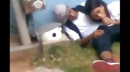 فتاة صغيرة تمارس الجنس مع سحاقية ناضجة في كسها سكس ام وصبي عربي العميق