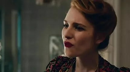 شقراء رمادية العينين تلعب مع ديك الرجل والملاعين سكس امهات اجنبي مترجم بشكل جميل.