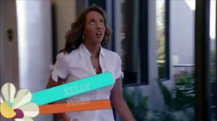 يستمر الجنس على ضوء الشموع للكتاكيت مع شمع ساخن على الجسم. سكس عربي امهات
