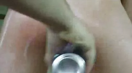 عشيقة شابة صارمة تضع سيجارة على وخز عبد سكس امهات مدبلج عربي مطيع.