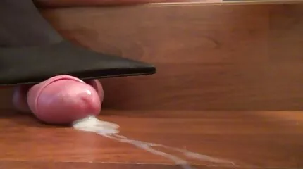 شقراء سمينة سكس ام مع ابنها مترجم عربي تمتص الديك في حوض السباحة والملاعين مع رجل أصلع