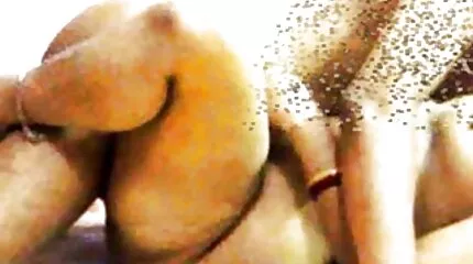 قامت امرأة سمراء رقيقة سكس أمهات مترجم للعربية بإغراء شاب وسيم إلى اللعنة القوية
