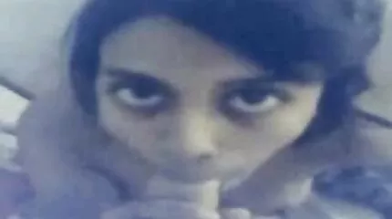 دفعت سكس الام مترجم عربي سراويلها الداخلية إلى الجانب ثم خلعتها تمامًا لممارسة العادة السرية