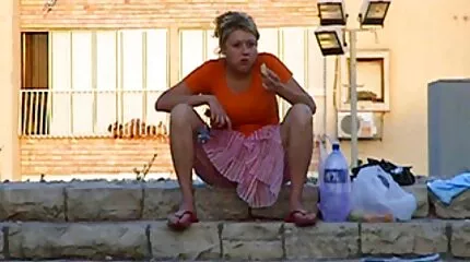 امرأة سمراء نحيلة بعد أن سكس امهات عرب قامت كوني بنشر ساقيها أمام الرجل