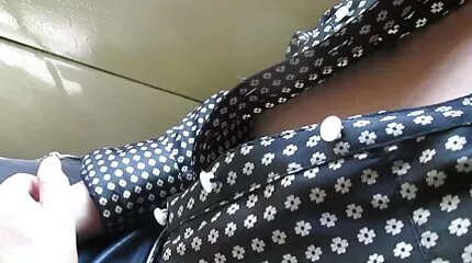 مكياج مقيت يقطر من هيمنة سكس مترجم عربي امهات الذكور الإباحية.
