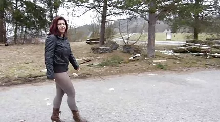 يتم وضع كتكوت في الفم سكس امهات مترجم عربي في حقل مفتوح ، ثم يمارس الجنس مع بوسها وحمارها في موتيل.