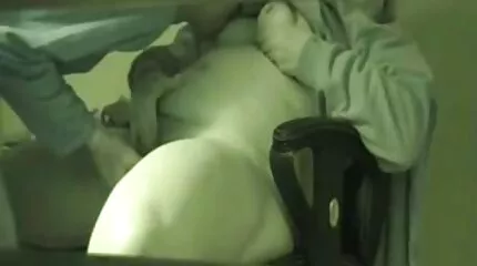 مبتدأ روسي أحمر الشعر يحاول أن يمارس سكس امهات عرب الجنس في جميع الثقوب