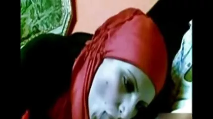 طالب روسي ذو شعر أحمر يتأهل ويرتدي في جوارب حمراء سكس امهات اجنبي مترجم