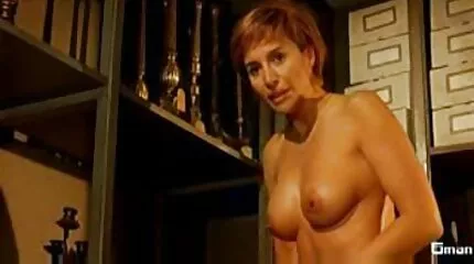 امرأة سمراء مفلس في النظارات هي مارس الجنس بين ثدييها و سكس ام عربي cums على الأرغفة.