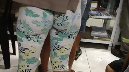 اخترق خشب الأبنوس المبشور امرأة سمراء قائظًا بلسانه في فتحة الشرج ، بحيث سكس مترجم عربي امهات أعطت.